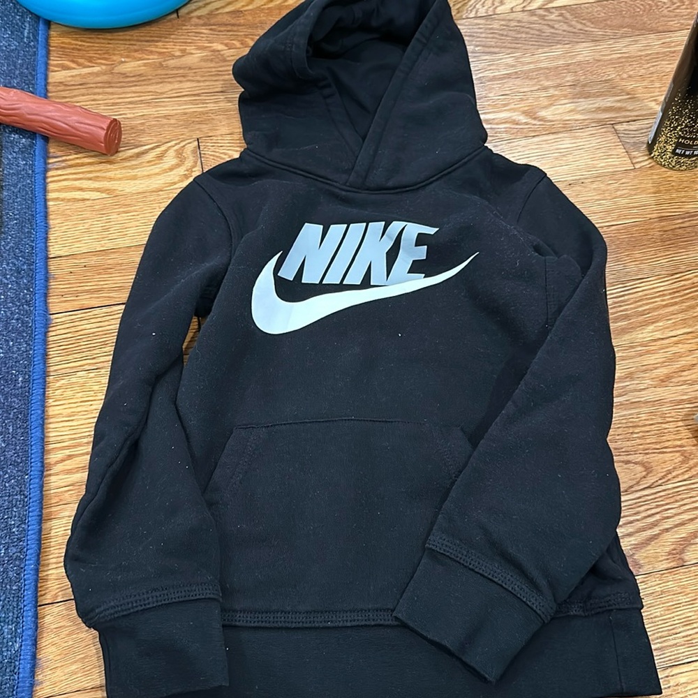 Little Boys Nike Black SweatShirt Like New Size Large (6-7 Years)